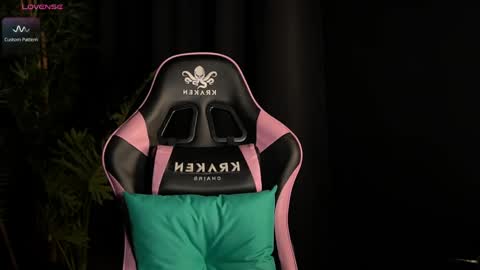 Lina online show from April 2026 05:11:01 PM