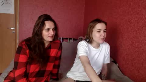 Alina and Mia online show from May 2026 07:13:02 AM