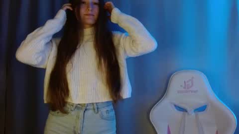 Annie online show from December 2025 08:59:01 PM