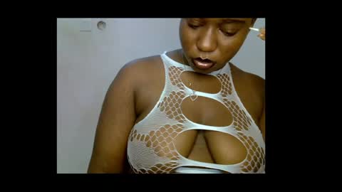 Snapshot of sweetpetitgirl chatting on June 2026 06:30:01 PM LILY BRANDY online show from June 2026 06:30:01 PM