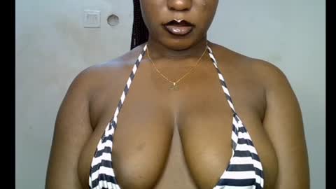 Snapshot of sweetpetitgirl chatting on July 2026 08:22:01 PM LILY BRANDY online show from July 2026 08:22:01 PM