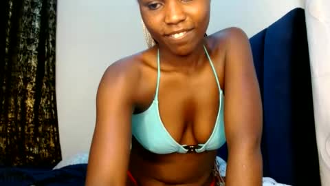 Snapshot of sweety_spixxy chatting on June 2026 06:37:02 AM Dolly online show from June 2026 06:37:02 AM