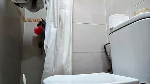 Silvia online show from April 2026 05:15:01 PM