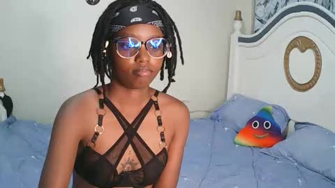 Snapshot of t_okyo chatting on November 2025 02:44:01 AM TOKYO online show from November 2025 02:44:01 AM