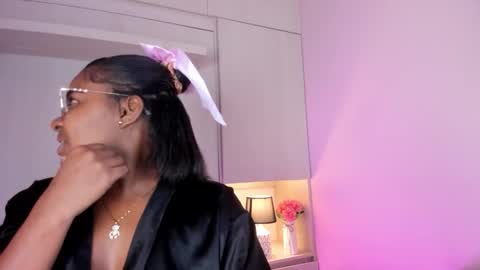 Tami online show from November 2025 07:49:02 PM