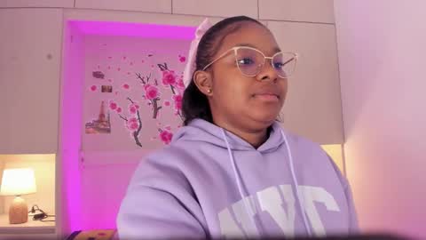 Tami online show from November 2025 08:22:02 PM