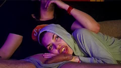 Snapshot of tarian_xxx chatting on November 2025 09:09:01 AM T J online show from November 2025 09:09:01 AM