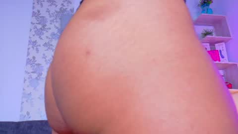 Snapshot of taty_miller chatting on June 2026 08:46:01 PM Taty Miller online show from June 2026 08:46:01 PM
