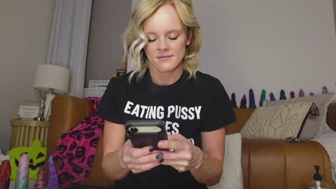 Snapshot of taylor_love_303 chatting on October 2025 10:11:02 AM Taylor -- online show from October 2025 10:11:02 AM