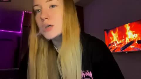 Snapshot of teneshaalthiser chatting on April 2026 06:01:02 PM Hello My name is Ida I will be very glad to see you 3 online show from April 2026 06:01:02 PM