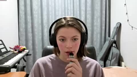 Anny Simpson online show from April 2026 08:10:01 PM