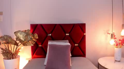 Tessamonroee online show from March 2026 06:18:02 PM