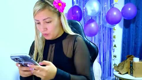 Tessy online show from September 2025 04:21:02 PM