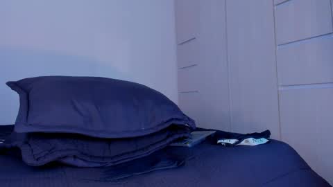 thadeo_king online show from March 2026 10:43:01 PM