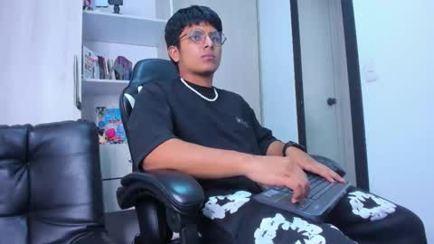 Snapshot of the_weed_guys chatting on December 2025 03:23:02 AM Danny online show from December 2025 03:23:02 AM