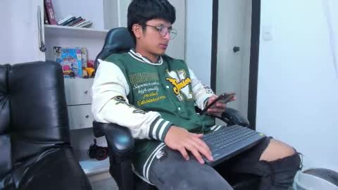 Snapshot of the_weed_guys chatting on December 2025 02:30:02 AM Danny online show from December 2025 02:30:02 AM