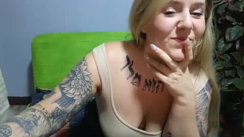 theauroramae -  online show from January 2025 03:54:01 AM