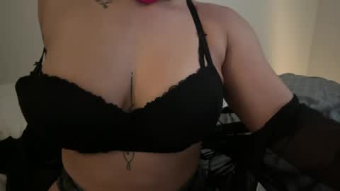 Snapshot of thebellarosa chatting on April 2026 09:21:02 PM Bella Rosa online show from April 2026 09:21:02 PM