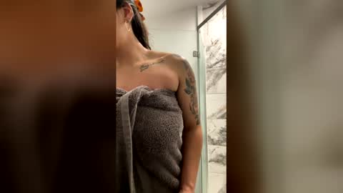Snapshot of thebellarosa chatting on June 2026 04:23:01 AM Bella Rosa online show from June 2026 04:23:01 AM
