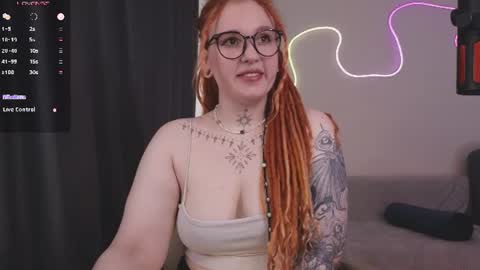 Snapshot of thefullredmoon chatting on July 2026 08:53:02 AM Moon online show from July 2026 08:53:02 AM