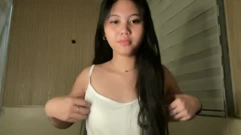 Snapshot of thelifeof_kiara chatting on June 2026 07:41:02 PM thelifeof_kiara online show from June 2026 07:41:02 PM
