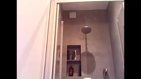 Snapshot of thenewdude1992 chatting on October 2025 06:39:01 PM thenewdude1992 online show from October 2025 06:39:01 PM