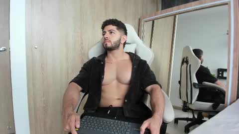Snapshot of thiago_moretti chatting on July 2026 10:23:02 PM THIAGO online show from July 2026 10:23:02 PM