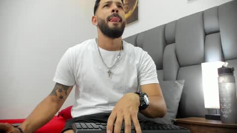 Thia Gomez online show from March 2026 07:18:02 PM