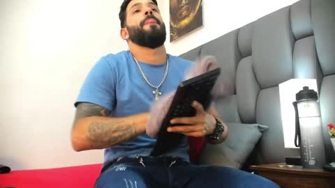 Thia Gomez online show from April 2026 07:14:01 PM