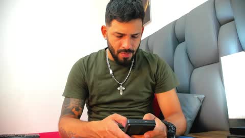 Thia Gomez online show from April 2026 07:48:01 PM