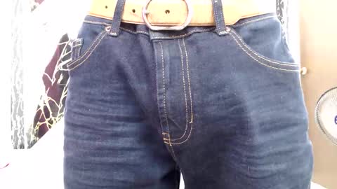 Snapshot of thomas_neuman chatting on May 2026 11:10:02 PM Thomas online show from May 2026 11:10:02 PM