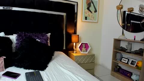 Snapshot of thriana_moon chatting on June 2026 02:53:01 AM thriana online show from June 2026 02:53:01 AM