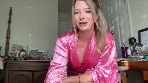 Holly Hills online show from July 2026 10:36:01 PM