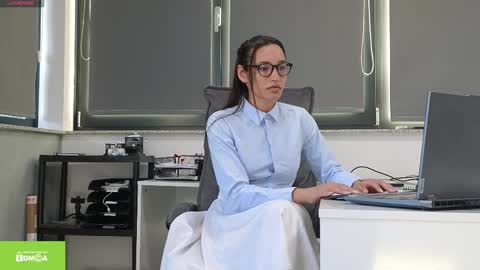 tia_j online show from April 2026 03:34:01 PM