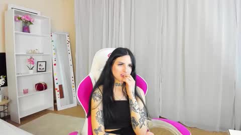 Tiffani online show from March 2026 02:33:02 PM