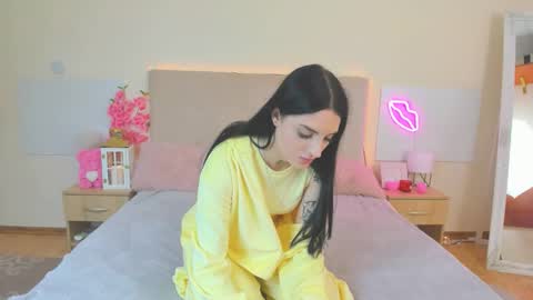 Tiffani online show from April 2026 12:28:01 PM