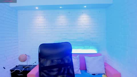 tiffanyhoustton online show from March 2026 12:30:01 PM