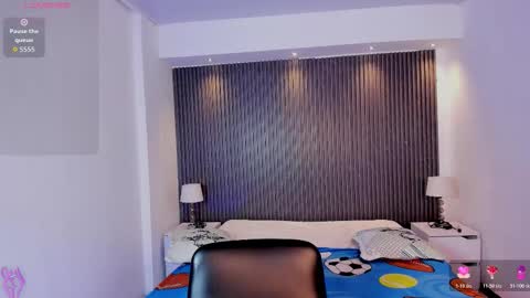 tiffanyhoustton online show from March 2026 12:00:01 PM