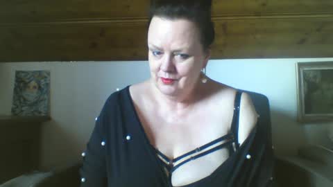 TiffanyMature online show from April 2026 02:10:02 PM