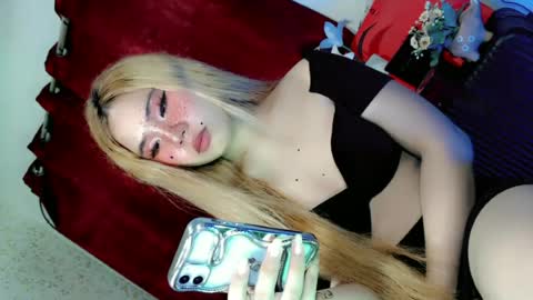 Snapshot of tight_elliana chatting on June 2026 11:25:01 AM tight_elliana online show from June 2026 11:25:01 AM