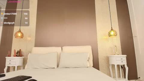 T I F F A N Y online show from September 2025 08:32:02 PM