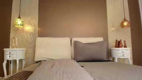 T I F F A N Y online show from October 2025 08:07:01 PM