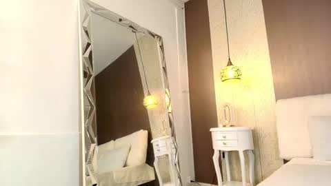 T I F F A N Y online show from October 2025 10:33:02 PM