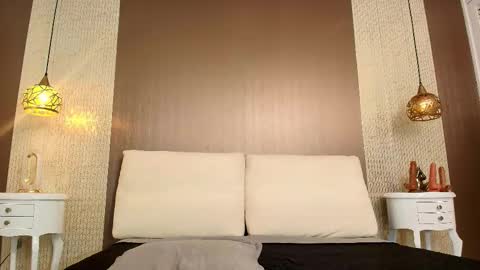 T I F F A N Y online show from November 2025 07:49:02 PM