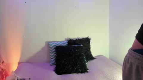 Timothy 21 years old online show from December 2025 07:32:01 PM