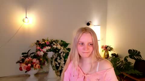 tinasiner online show from April 2026 06:10:01 PM