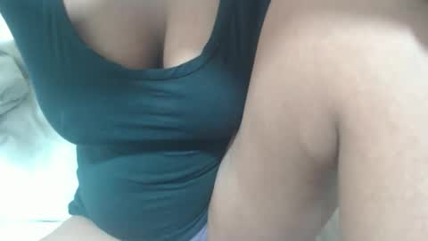 Snapshot of tinaxxxpetitexoxo chatting on May 2026 02:06:02 AM Tina online show from May 2026 02:06:02 AM