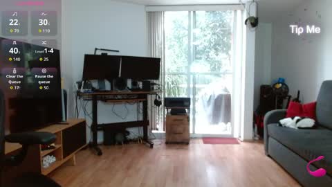 Tiny Caroline online show from April 2026 10:23:02 PM