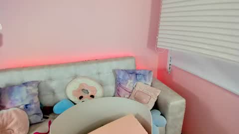 tiny_cora online show from July 2026 04:16:01 PM