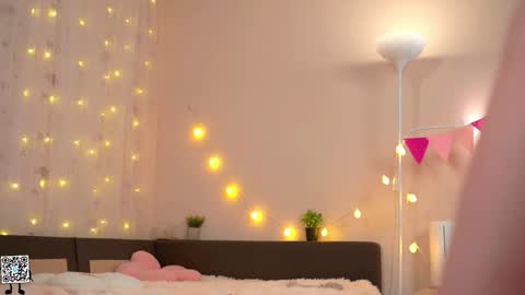 Lyssa     online show from December 2024 05:04:01 PM